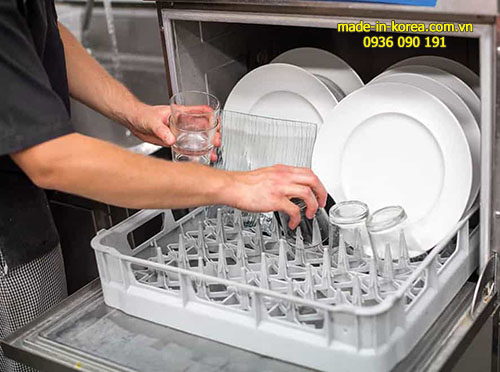 Tùy vào số lượng bát đĩa chén cần rửa mỗi ngày để lựa chọn công suất máy rửa bát công nghiệp phù hợp